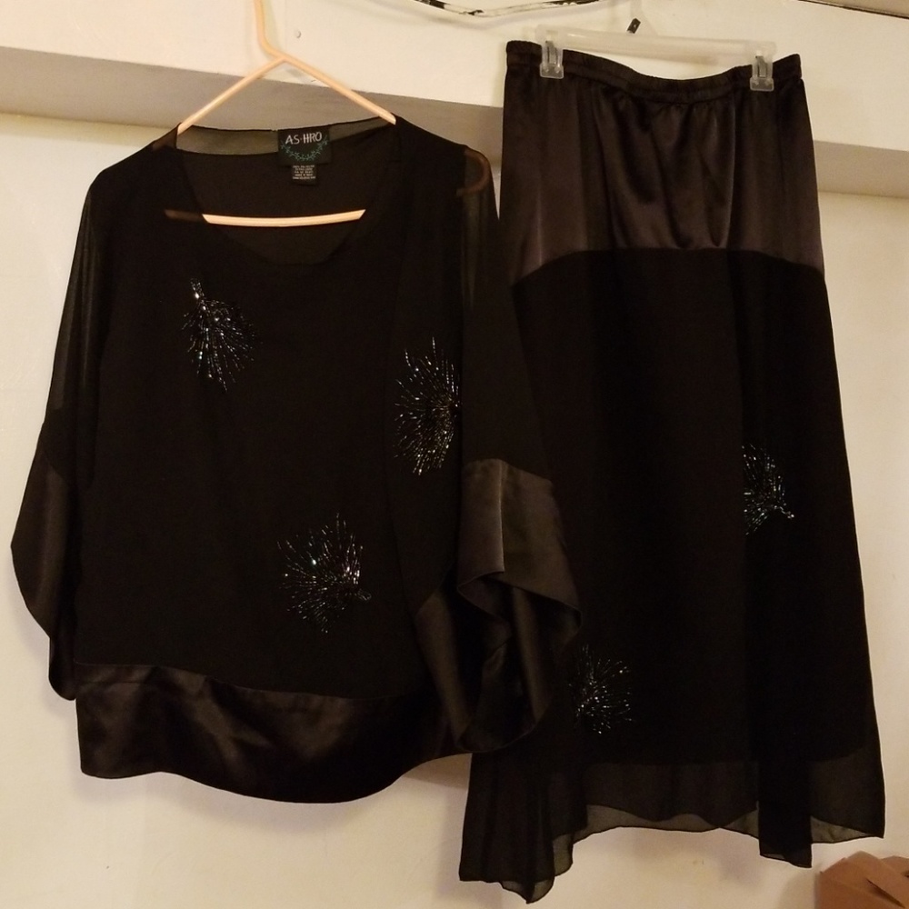 2 piece skirt set sequins on the top and skirt